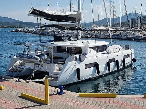 Lagoon 46 in Sardinia / Portisco / Cala dei Sardi - image 1