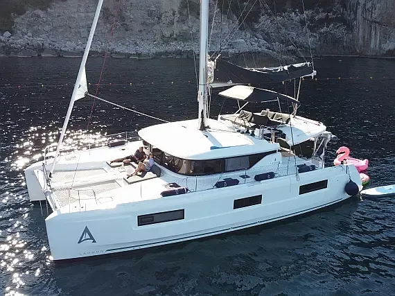 Lagoon 46 in Sicily / Capo d'Orlando Marina - image 1
