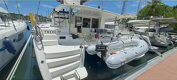 Lagoon 400 S2 in Guadeloupe / Pointe-à-Pitre / Marina Bas-du-Fort - image 1