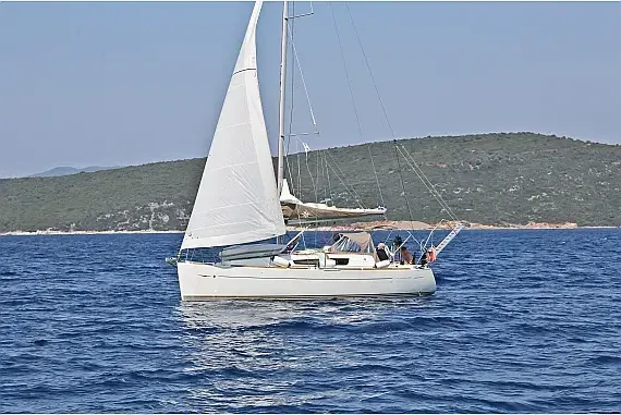 Sun Odyssey 33i in Skopelos / Loutraki Harbour - image 1