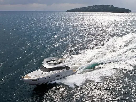 Bavaria Virtess 420 Fly in Podstrana / Marina Lav - image 1