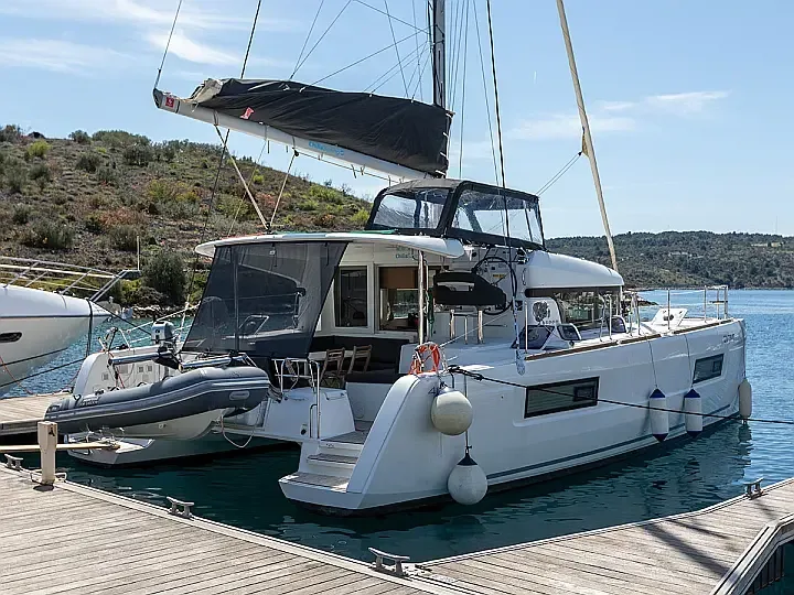 Lagoon 40 in Primošten / Marina Kremik - image 1