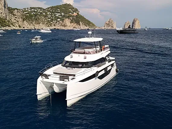 Prestige M48 in Torre Annunziata / Marina di Torre Annunziata - image 1