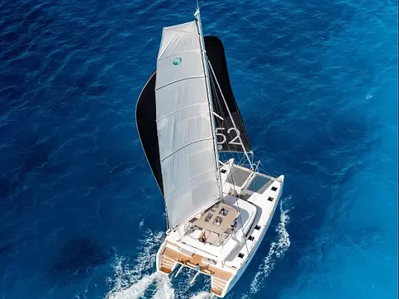 Lagoon 52F in Sicily / Capo d'Orlando Marina - image 1