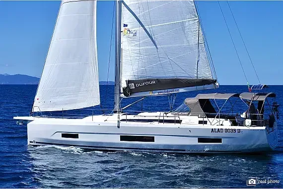 Dufour 470 in Puntone / Marina di Scarlino - image 1
