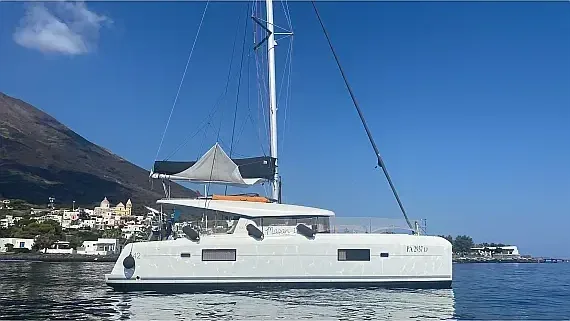 Lagoon 42 in Sicily / Capo d'Orlando Marina - image 1