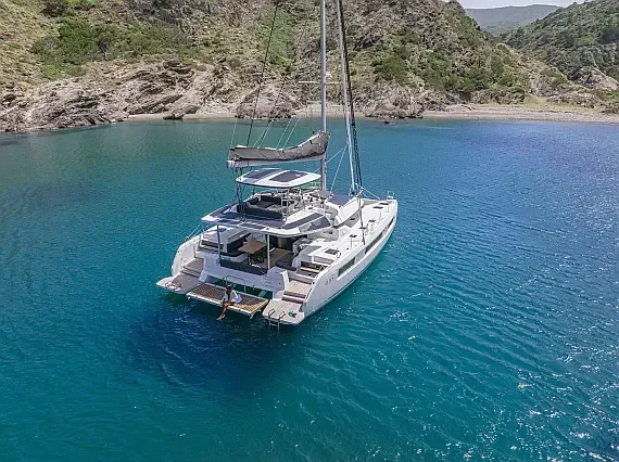 Lagoon 51 in Lavrion Main Port - image 1