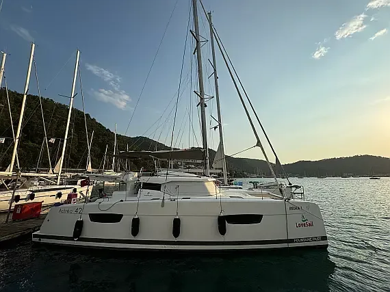 Astréa 42 in Fethiye / Yacht Classic Hotel - image 1