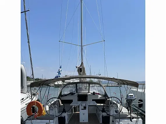 Sun Odyssey 490 in Paros port - image 1