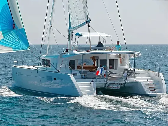 Lagoon 450 Fly in Athens / Alimos Marina - image 1