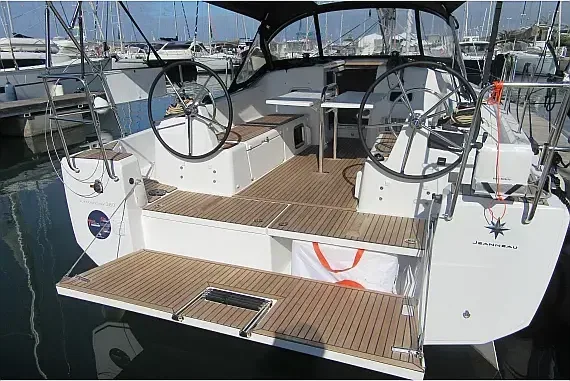 Sun Odyssey 380 in San Vincenzo / Marina di San Vincenzo - image 1