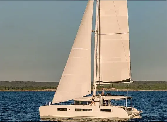 Lagoon 50 in Eden Island / Mahe, Victoria / Eden Island Marina - image 1