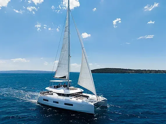 Lagoon 55 in Kaštel Gomilica / Marina Kaštela - image 1