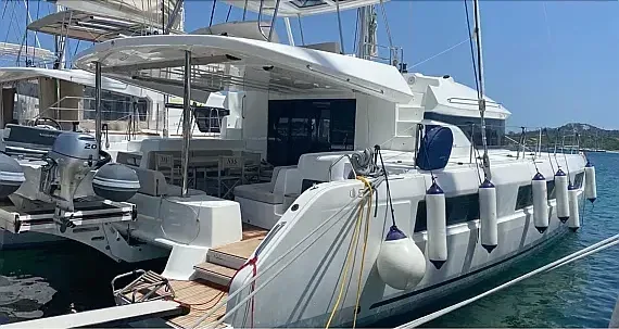 Lagoon 50 in Sardinia / Portisco / Cala dei Sardi - image 1