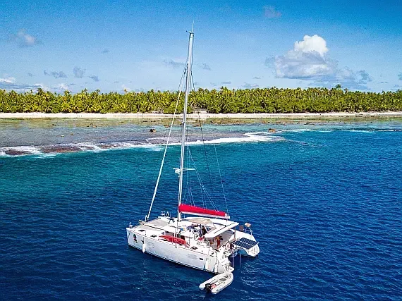 Lagoon 400 S2 in Papeete, Tahiti / Papeete - image 1