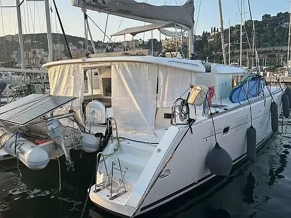 Lagoon 450 Fly in Naples / Darsena Acton - image 1