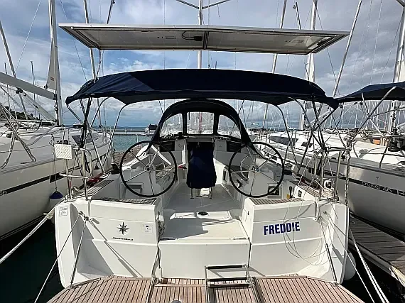 Sun Odyssey 389 in Drage / Marina Drage - image 1
