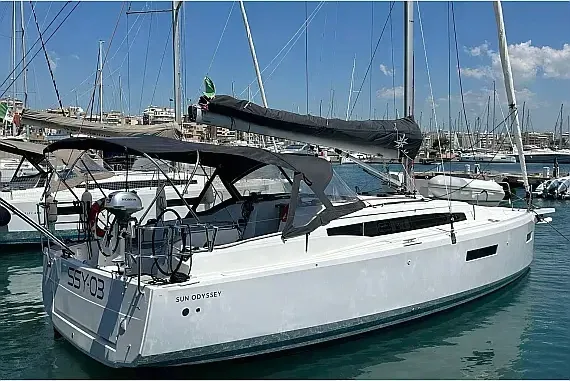 Sun Odyssey 380 in Rome / Marina di Nettuno - image 1