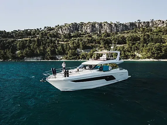 Prestige 590 Fly in Split / ACI Marina Split - image 1