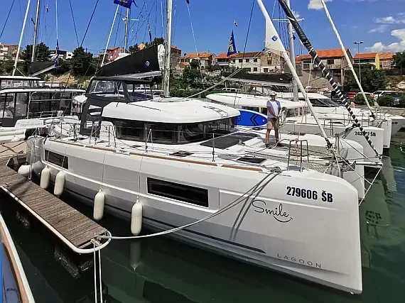 Lagoon 40 in Šibenik / D-Marin Marina Mandalina - image 1