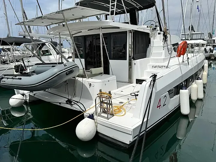 Bali 4.2 in Athens / Alimos Marina - image 1