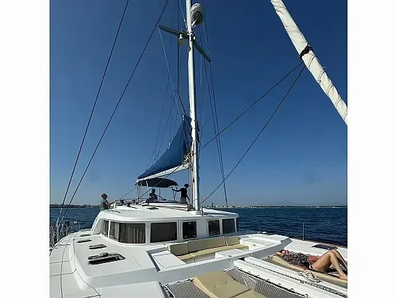 Lagoon 440 in Rome / Marina di Nettuno - image 1