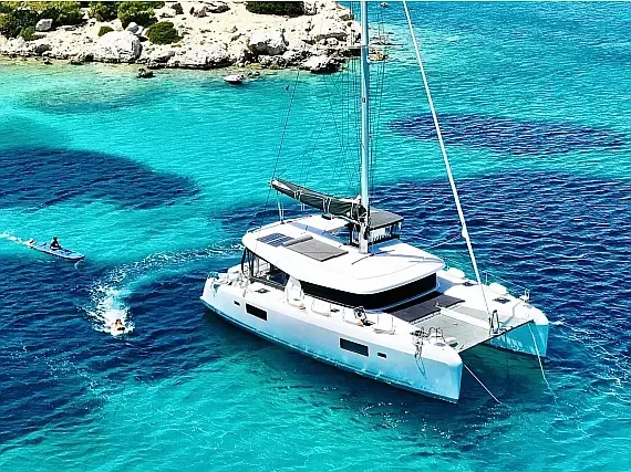 Lagoon 42 in Kanistro - Chalkidiki / Marina Miraggio - image 1