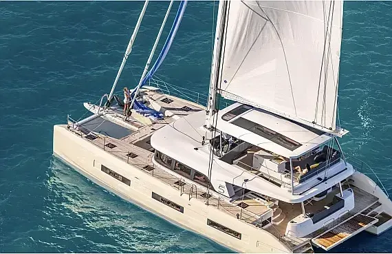 Lagoon 55 in Guadeloupe / Pointe-à-Pitre / Marina Bas-du-Fort - image 1