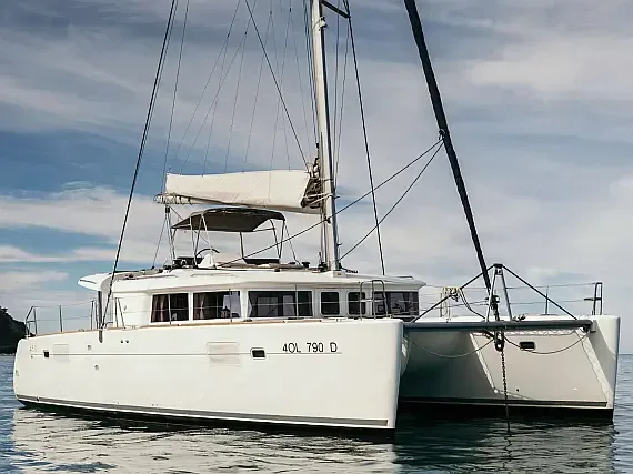 Lagoon 450 in Sicily / Capo d'Orlando Marina - image 1