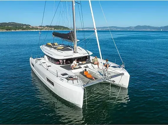Lagoon 43 in Sicily / Furnari / Marina Portorosa - image 1