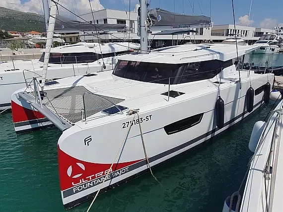 Isla 40 in Dubrovnik / ACI Marina Dubrovnik - image 1