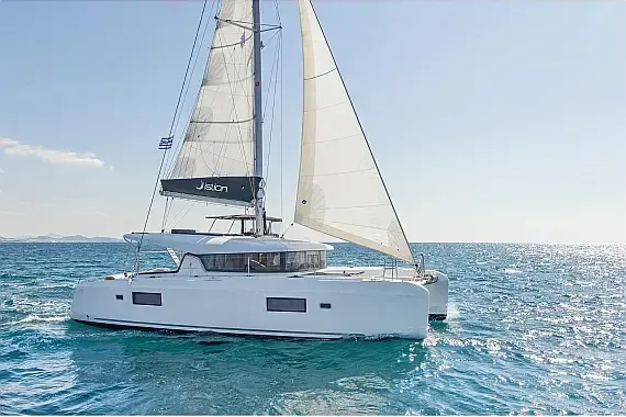 Lagoon 42 in Paros port - image 1