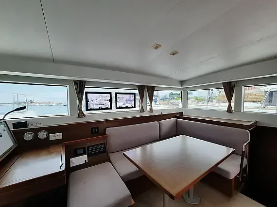 Lagoon 40 in Sicily / Furnari / Marina Portorosa - image 1