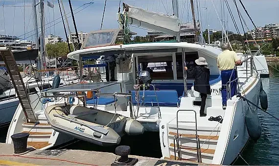 Lagoon 400 S2 in Athens / Alimos Marina - image 1