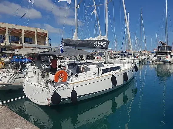 Oceanis 38.1 in Palairos / Marina Paleros - image 1