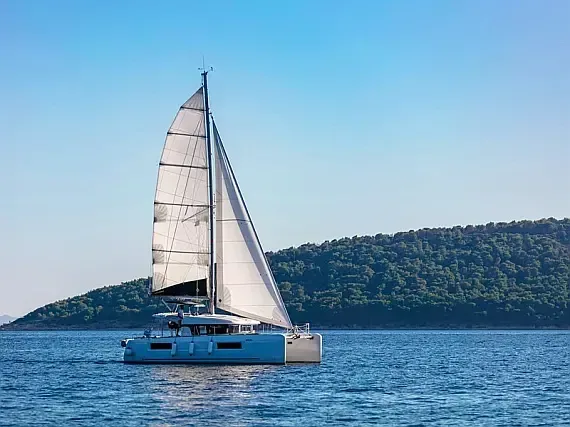 Lagoon 40 in Kaštel Gomilica / Marina Kaštela - image 1
