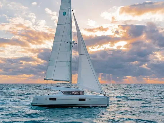 Lagoon 42 in Guadeloupe / Pointe-à-Pitre / Marina Bas-du-Fort - image 1