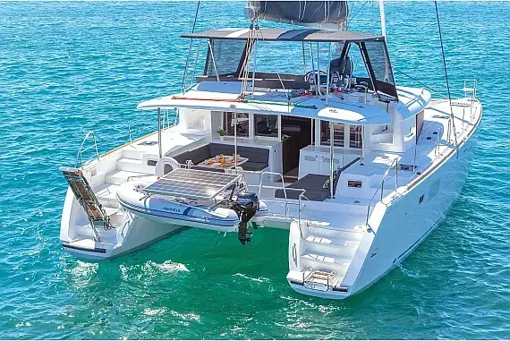 Lagoon 450 Fly in Athens / Alimos Marina - image 1