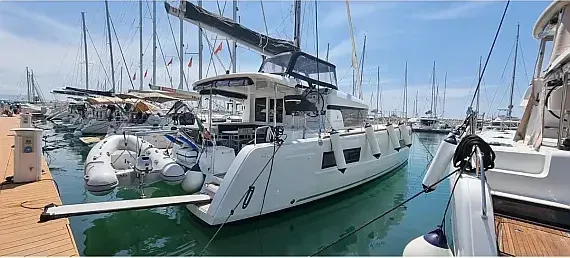 Lagoon 40 in Sardinia / San Teodoro - image 1