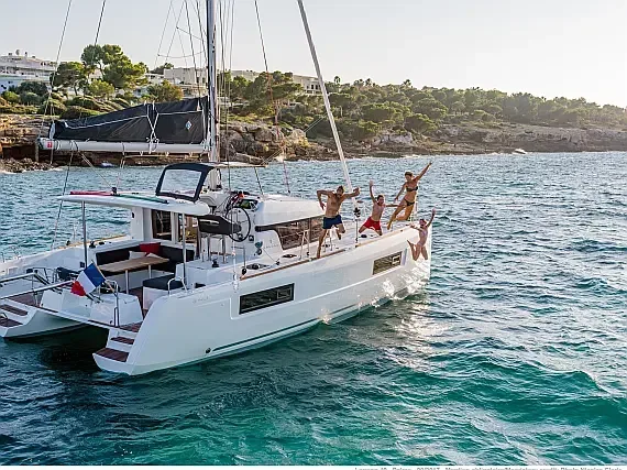 Lagoon 40 in Guadeloupe / Pointe-à-Pitre / Marina Bas-du-Fort - image 1