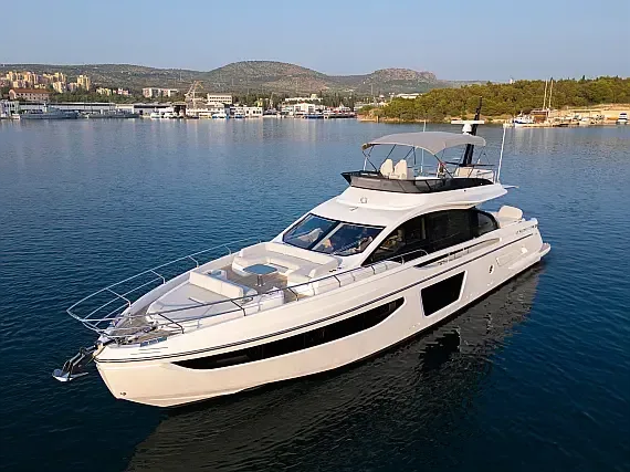 Azimut S7 in Šibenik / D-Marin Marina Mandalina - image 1