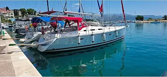Oceanis 393 in Split / Marina Zenta - image 1