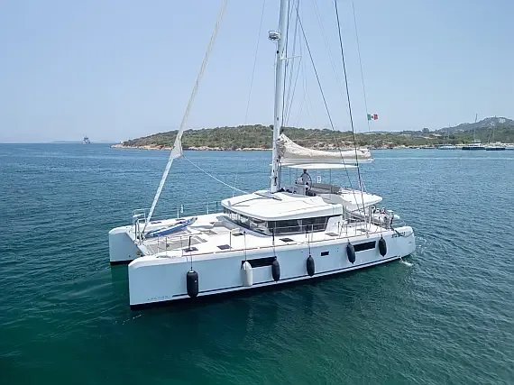 Lagoon 52F in Sardinia / Portisco / Cala dei Sardi - image 1