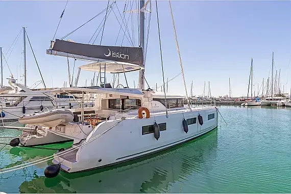 Lagoon 46 in Lavrion Main Port - image 1