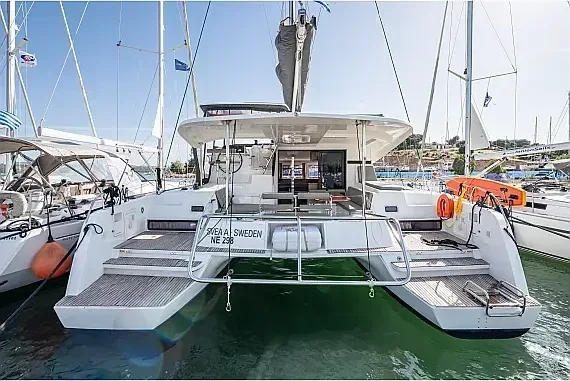 Lagoon 42 in Nea Peramos - Attica / Nea Peramos - image 1