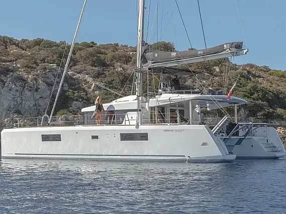 Lagoon 52F in Nea Peramos - Attica / Nea Peramos - image 1