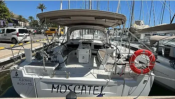 Oceanis 51.1 in Mallorca / Palma de Mallorca / La Lonja Marina Charter - image 1