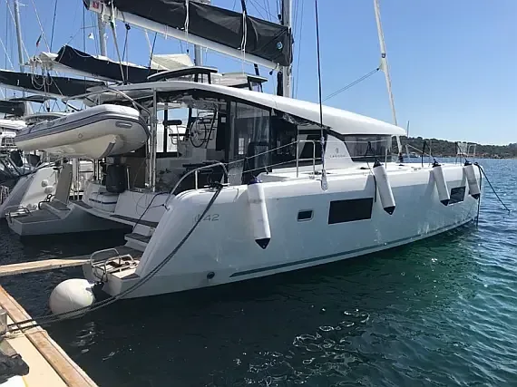 Lagoon 42 in Sardinia / Portisco / Cala dei Sardi - image 1