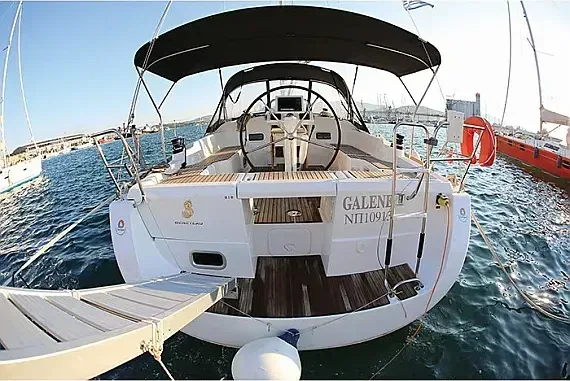 Oceanis 37 in Skopelos / Loutraki Harbour - image 1