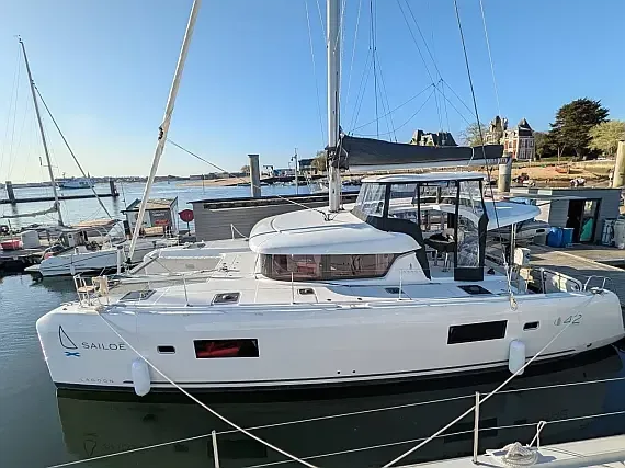 Lagoon 42 in Eden Island / Mahe, Victoria / Eden Island Marina - image 1